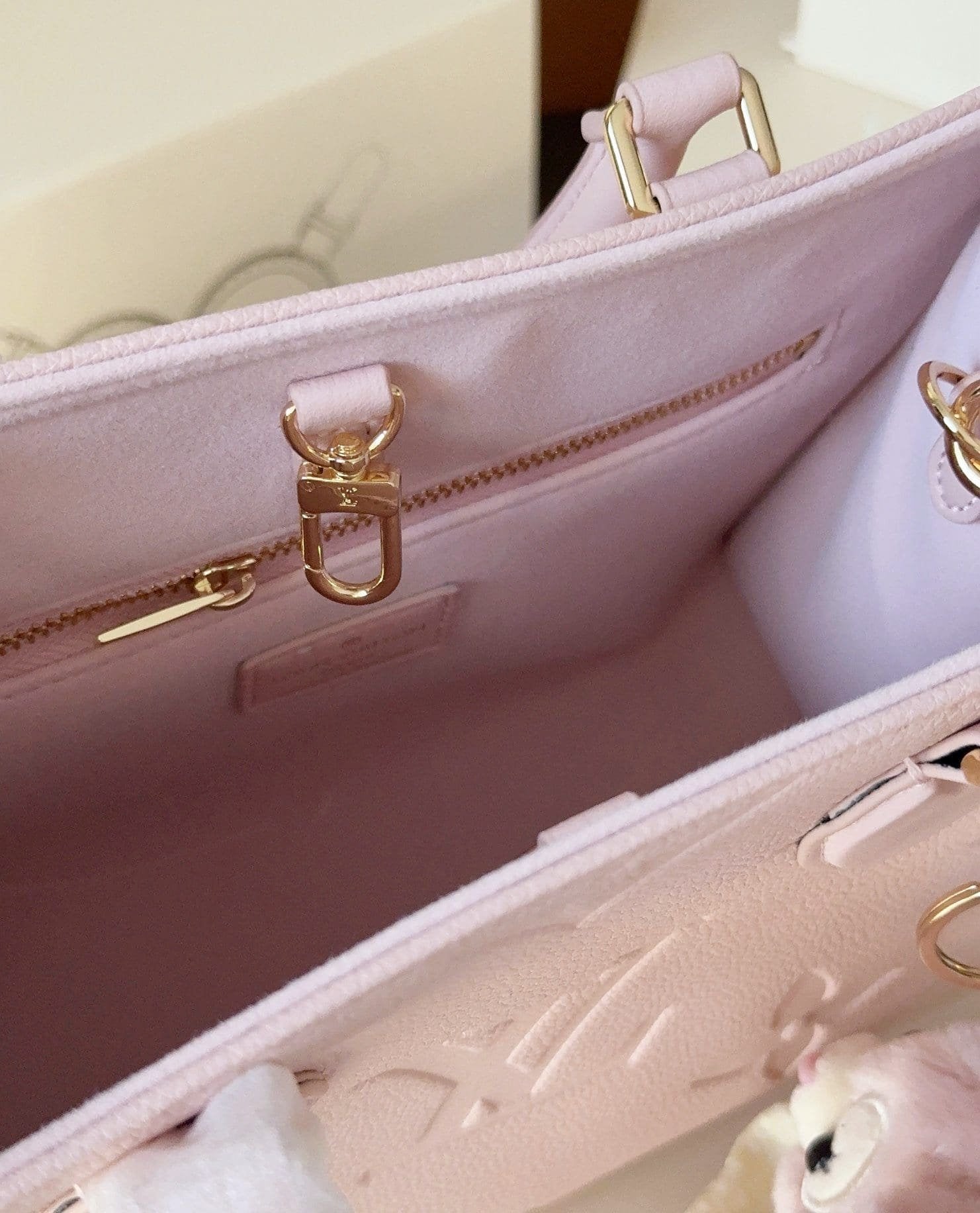 Louis Vuitton M47135 OnTheGo PM
