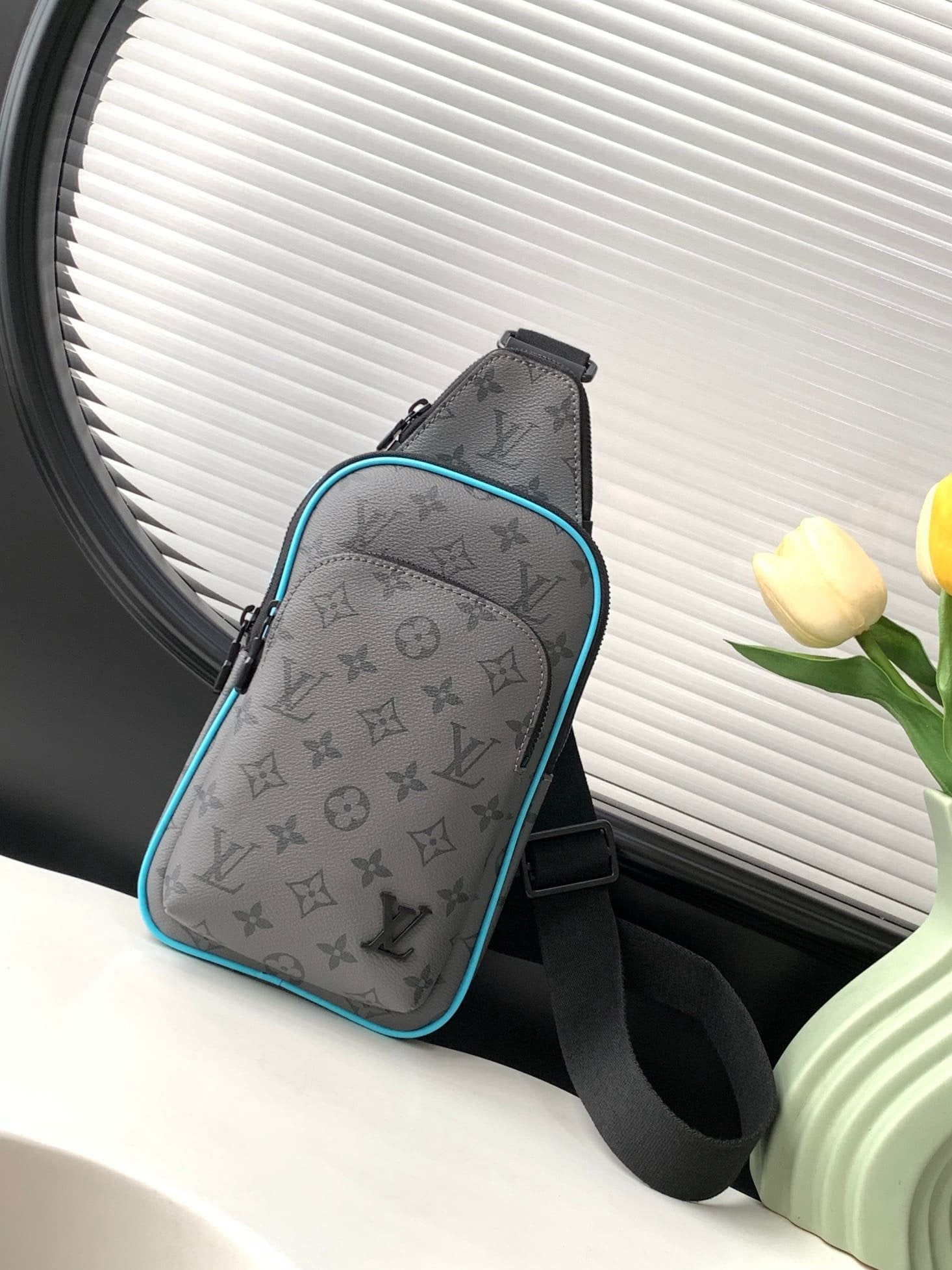 Louis Vuitton M11703 Avenue Slingbag PM