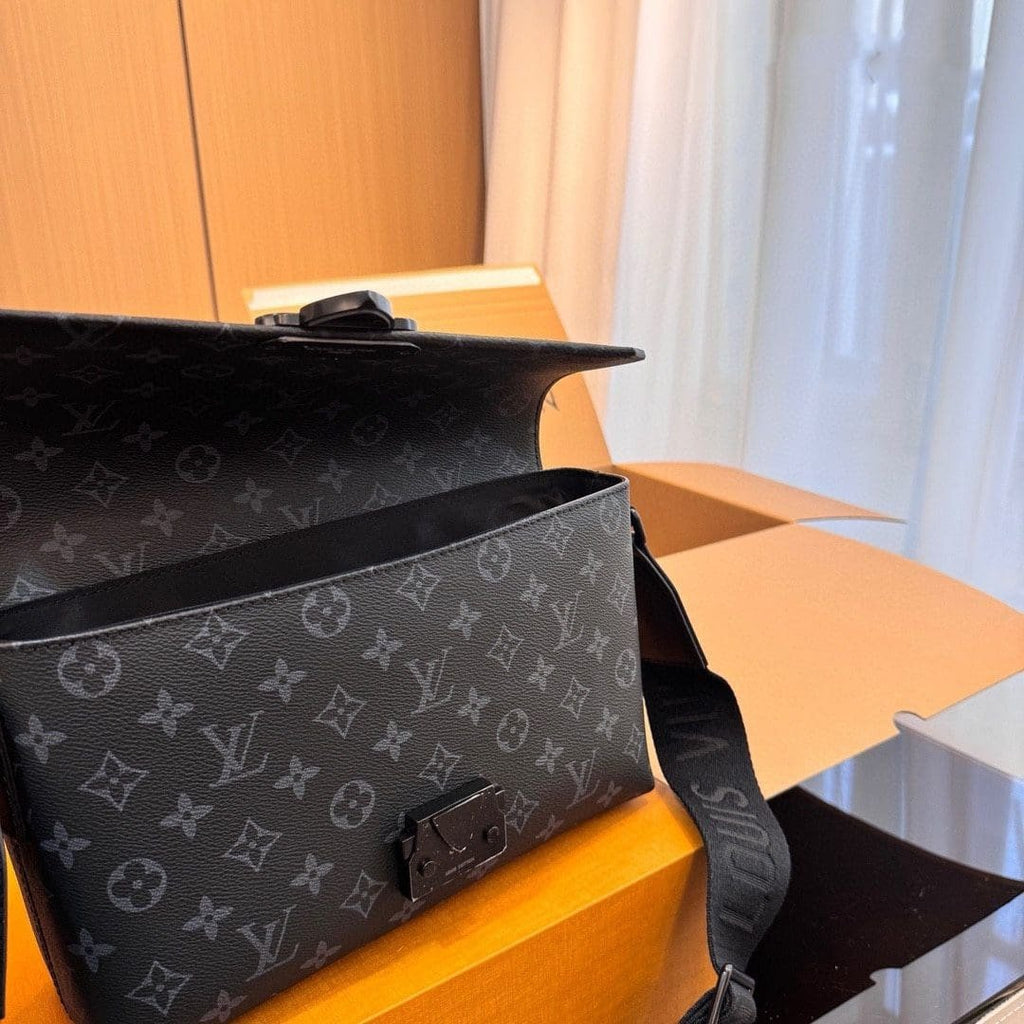 Louis Vuitton M46794 S-Cape Messenger