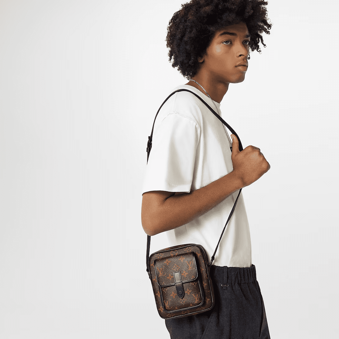 Louis Vuitton M69404 Christopher Wearable Wallet