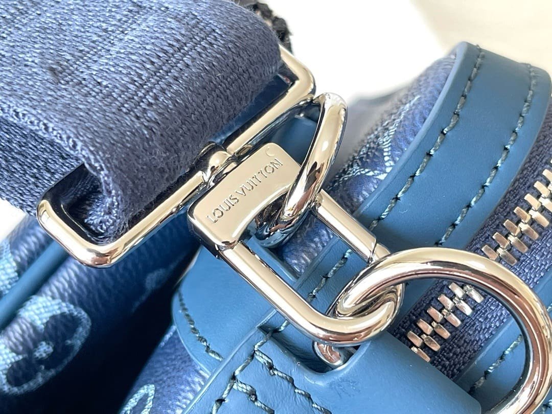 Louis Vuitton M11592 Trio Messenger